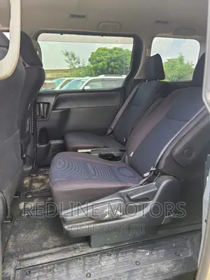 Toyota Noah 1.8 FWD Hybrid (7 seater) 2016 Silver