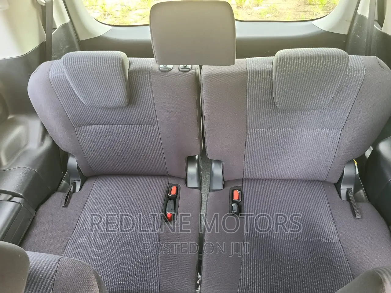 Toyota Noah 1.8 FWD Hybrid (7 seater) 2016 Silver