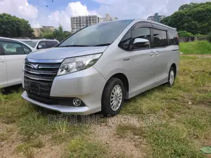 Toyota Noah 1.8 FWD Hybrid (7 seater) 2016 Silver