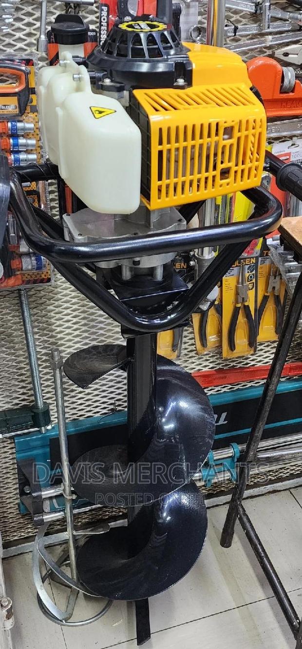 Wasp Earth Auger Machine With 2 Stroke Engine