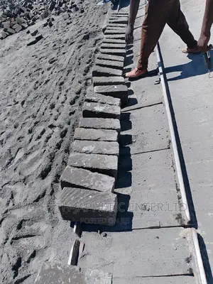 1000pcs of 6*9 Machine Cut Stones at .