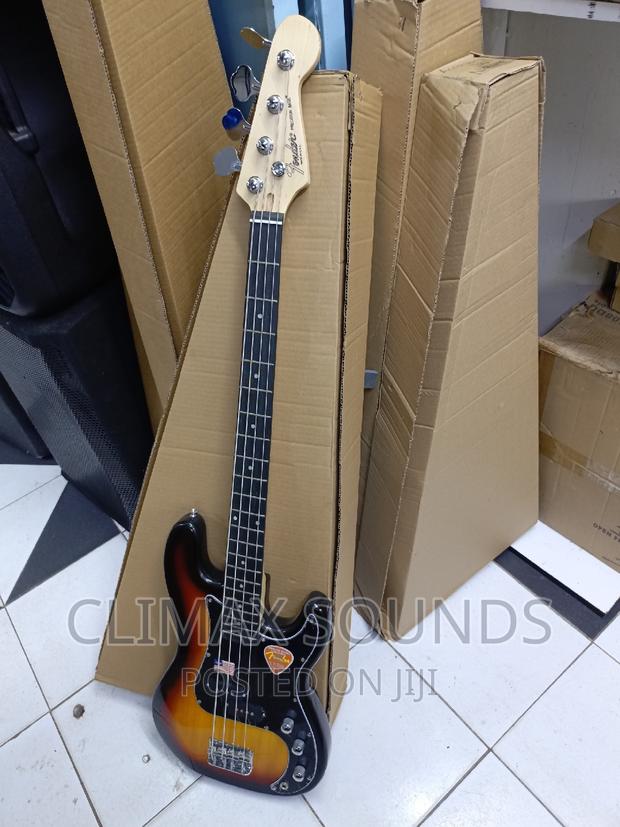 Bass Guitar Fender 4 Stringz,