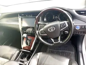 Toyota Harrier 2.5 Hybrid 4WD 2016 Silver