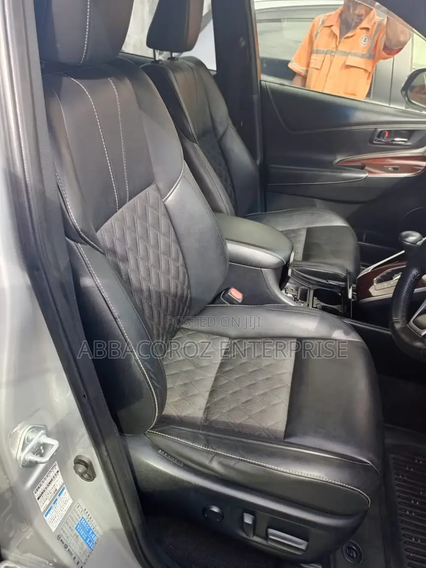 Toyota Harrier 2.5 Hybrid 4WD 2016 Silver