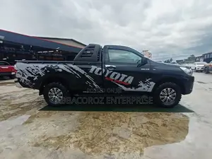 Toyota Hilux 2016 Black