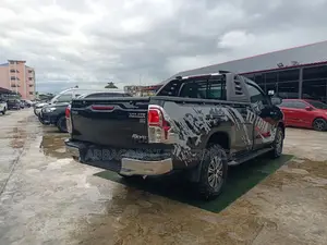 Toyota Hilux 2016 Black