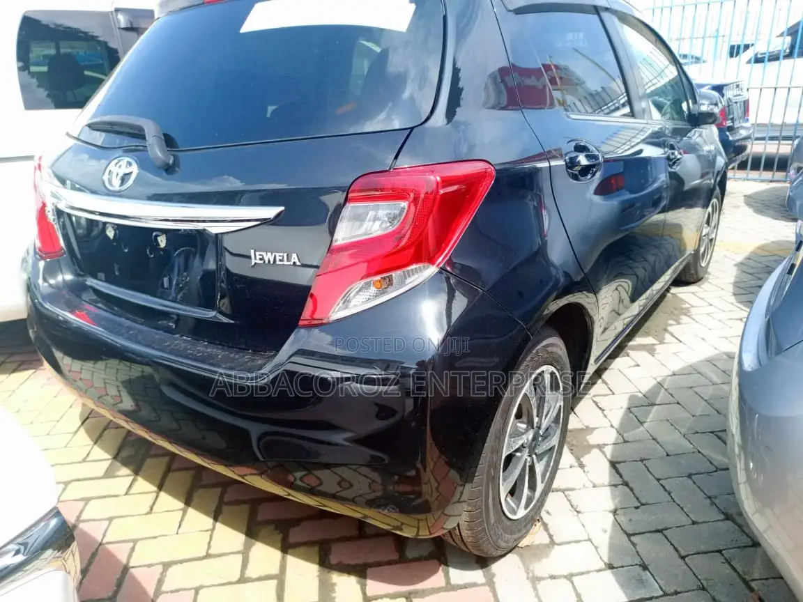 Toyota Vitz 1.3 FWD 3dr 2016 Black