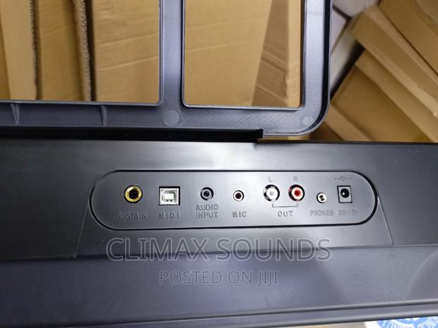 Professional Electronic Keyboard PSR-483 - thumbnail 3