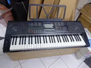 Professional Electronic Keyboard PSR-483