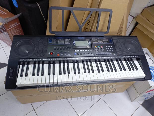 Professional Electronic Keyboard PSR-483 - main view