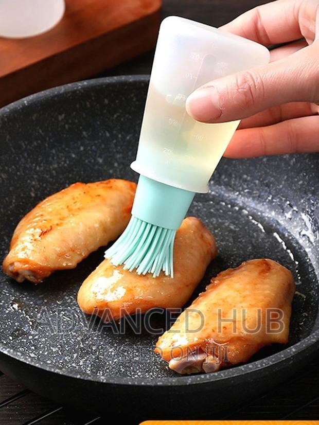Silicone Oil Bottle With Brush - thumbnail 3