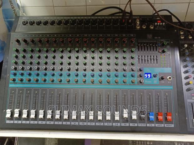 Professional Powered Mixer 12 Channels, Martin Audio - thumbnail 3