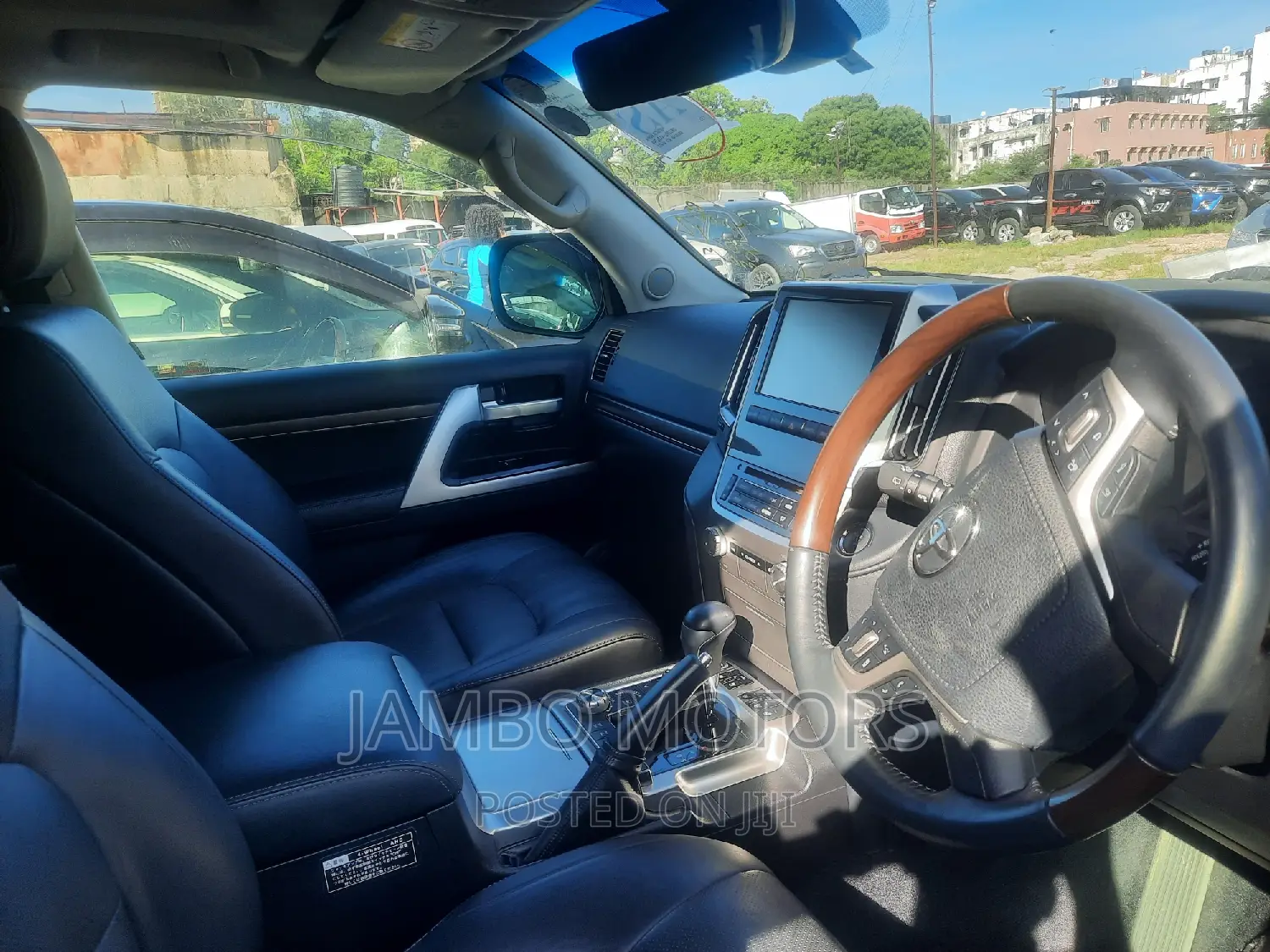 Toyota Land Cruiser 4.6 V8 AX 2017 Black