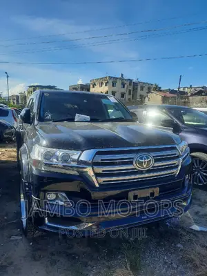 Toyota Land Cruiser 4.6 V8 AX 2017 Black