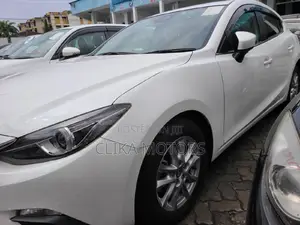 2016 Mazda Axela in Pearl: Stunning Condition, Reasonable Price