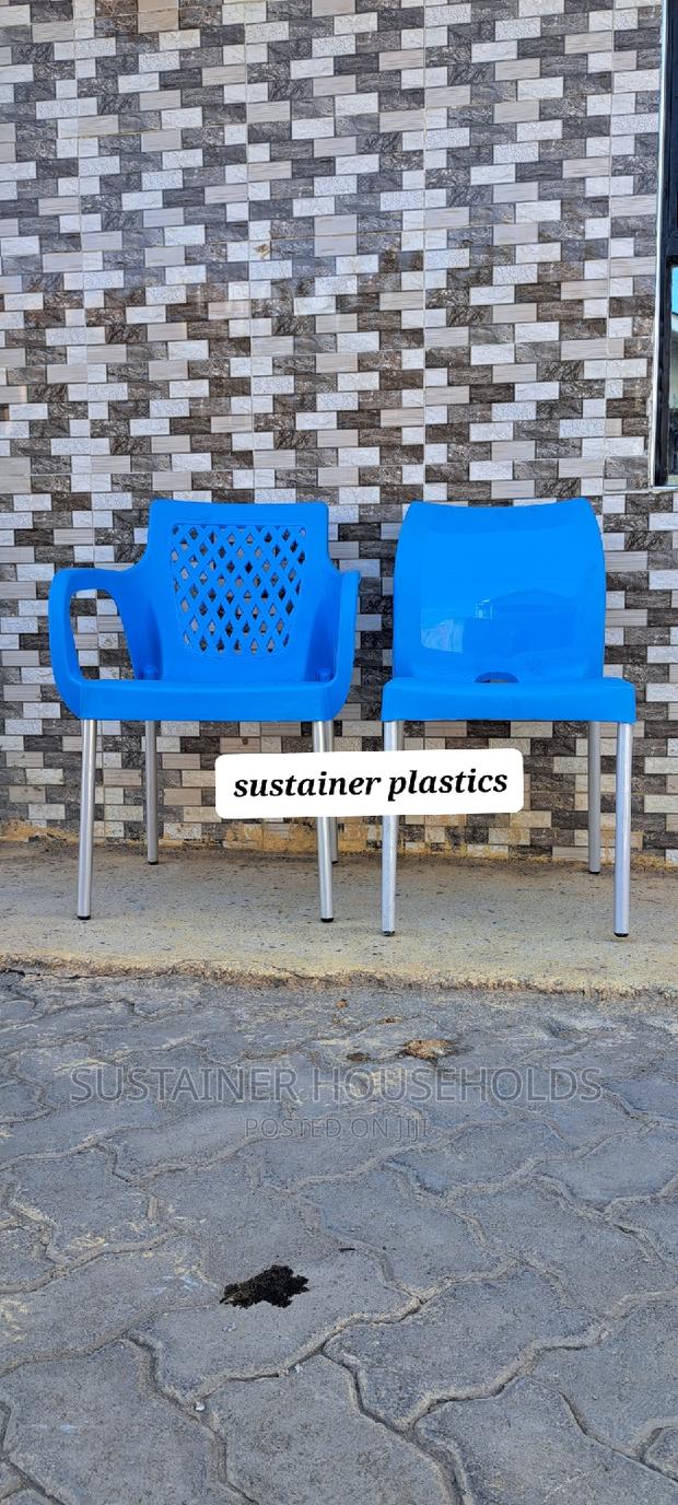 Heavy Duty Plastic Chairs - thumbnail 2