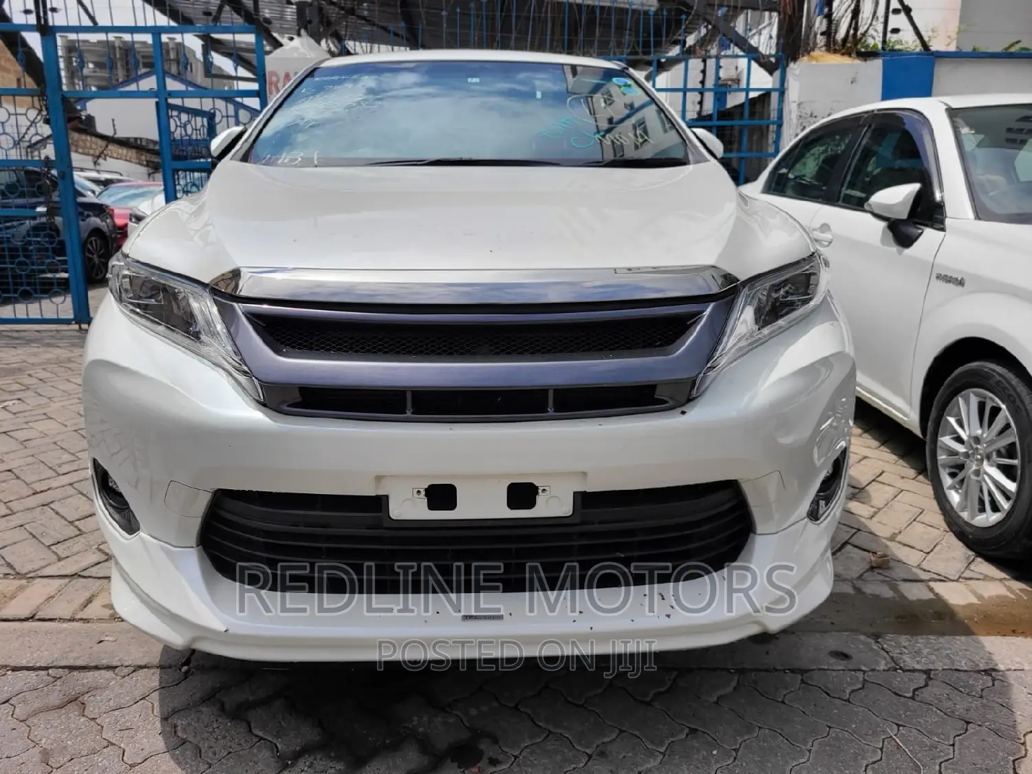 Toyota Harrier 2.5 Hybrid 4WD 2016 Pearl