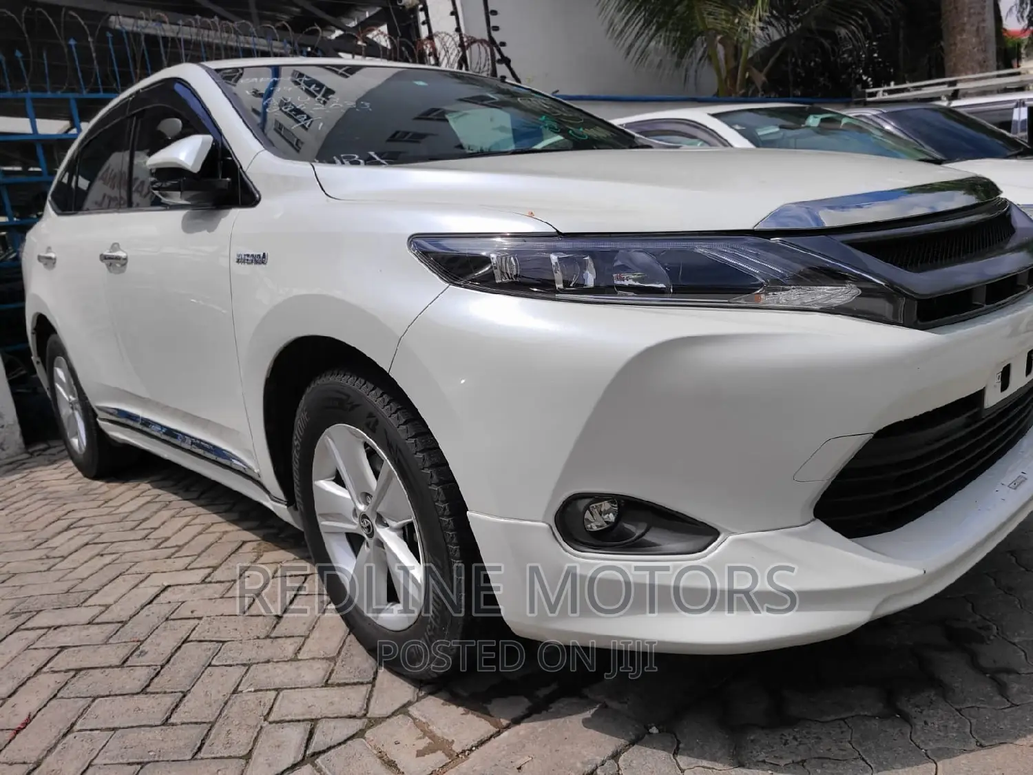 Toyota Harrier 2.5 Hybrid 4WD 2016 Pearl