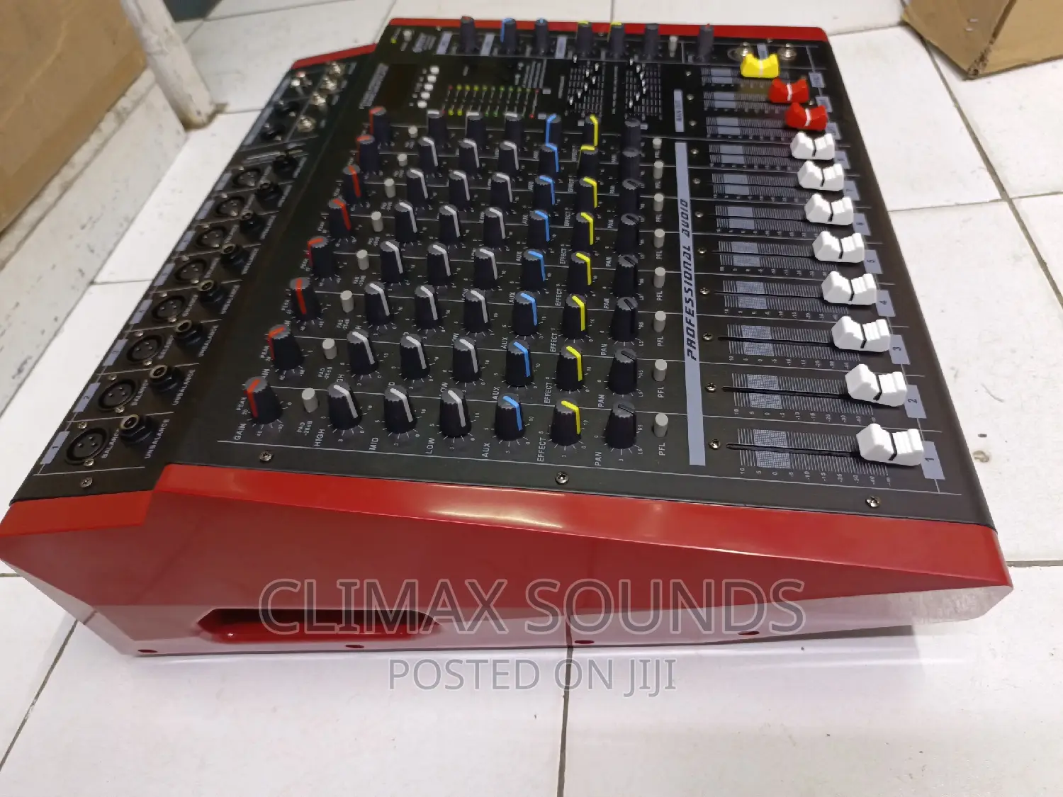 Powered Mixer Max 8 Channel;