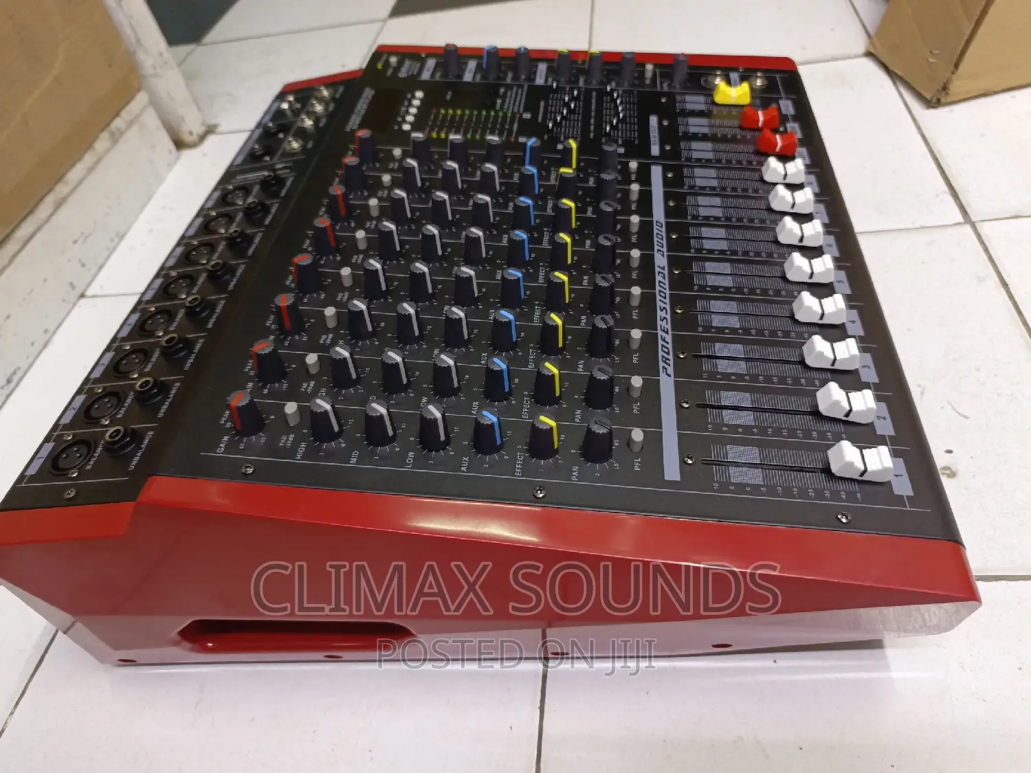 Powered Mixer Max 8 Channel;