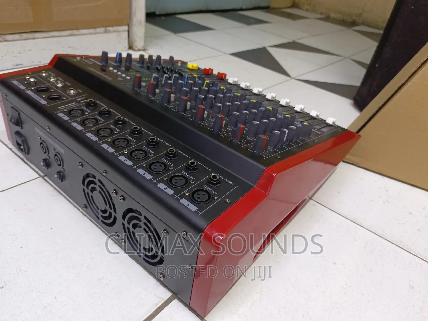 Powered Mixer Max 8 Channel;