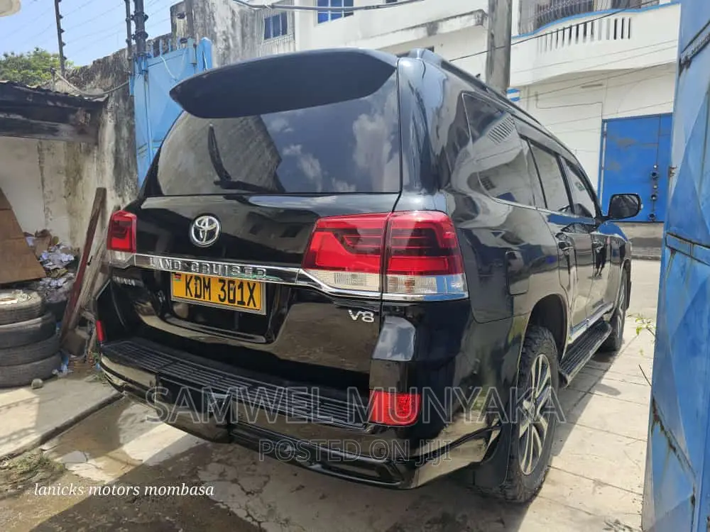 Toyota Land Cruiser 4.5 V8 DLX 2015 Black