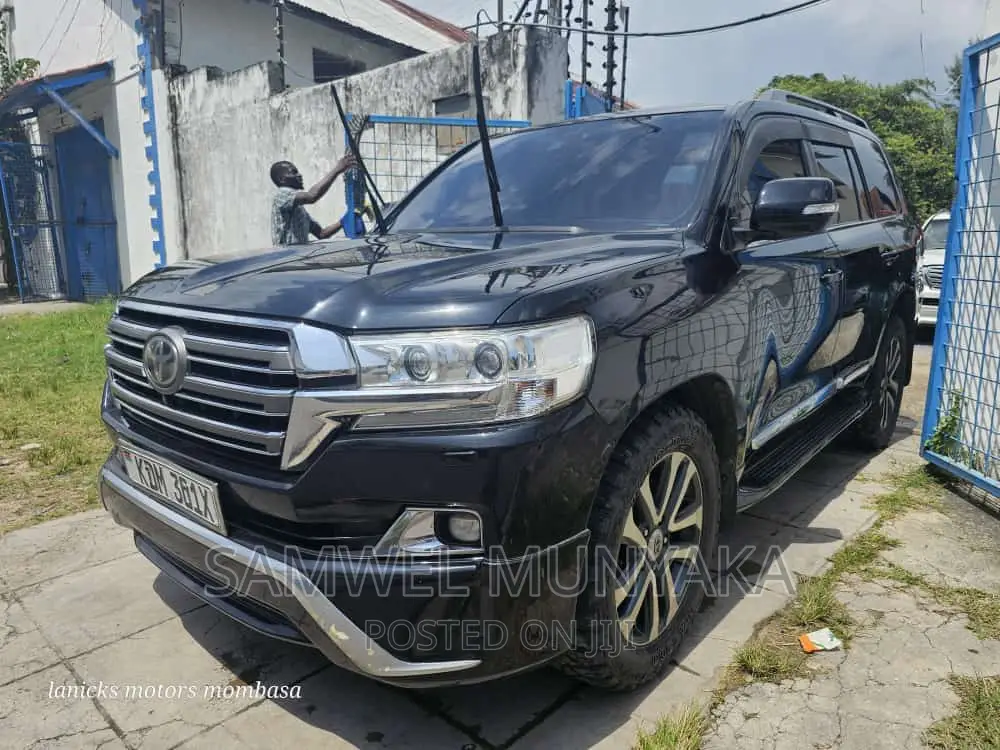 Toyota Land Cruiser 4.5 V8 DLX 2015 Black