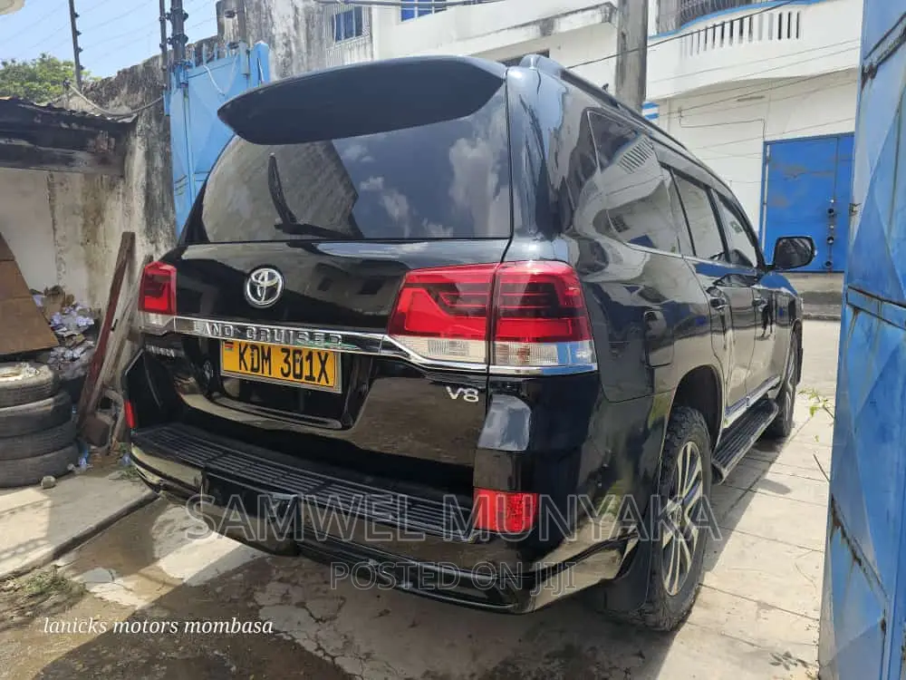 Toyota Land Cruiser 4.5 V8 DLX 2015 Black