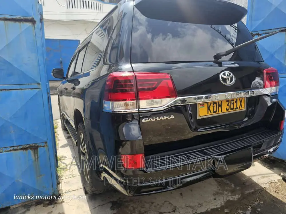 Toyota Land Cruiser 4.5 V8 DLX 2015 Black