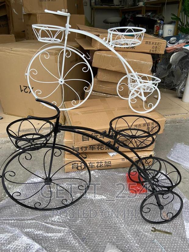 Tricycle Flower/Plant Stand White, Black