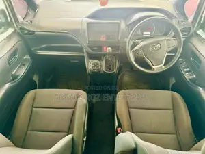 Toyota Voxy 2015 Silver