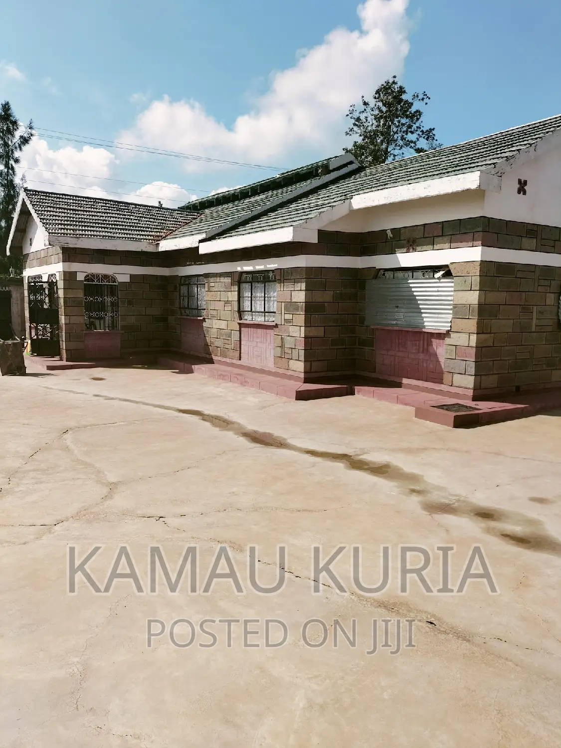 Bungalow House in Landless River Side Estate