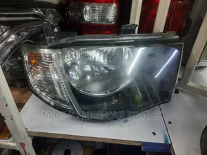 Mitsubishi LP 200 Headlights