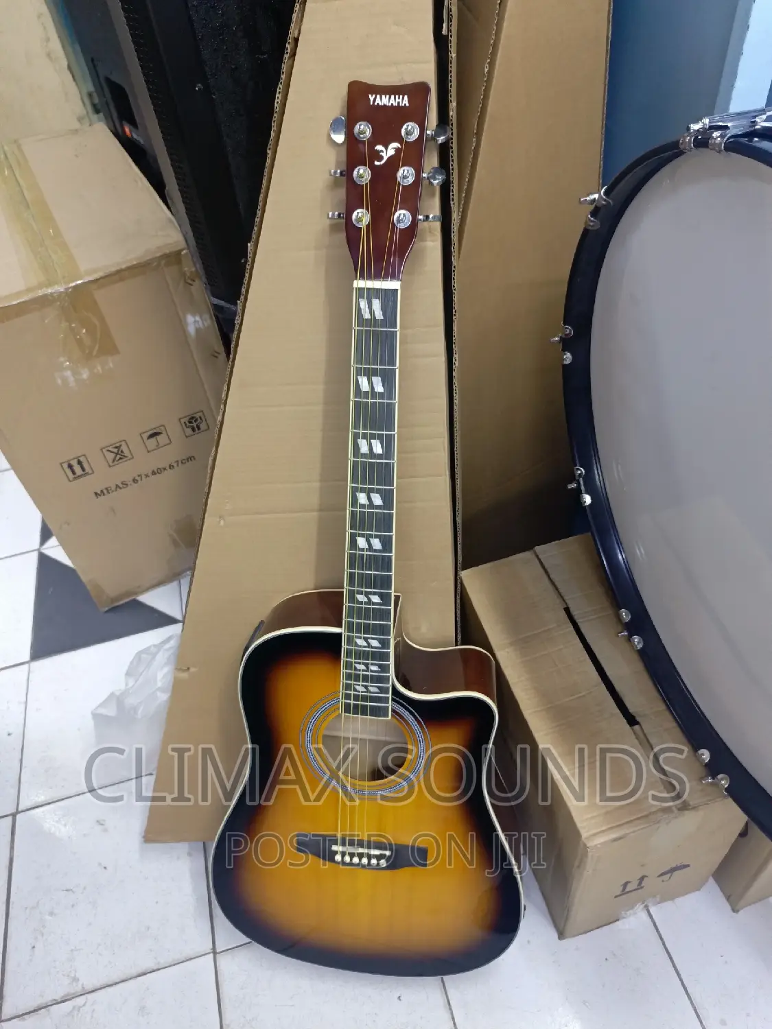 Yamaha Semi Acoustic 41: