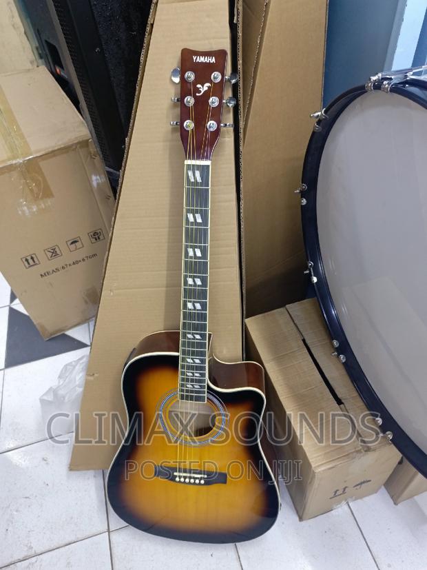 Semi Acoustic Yamaha 41 