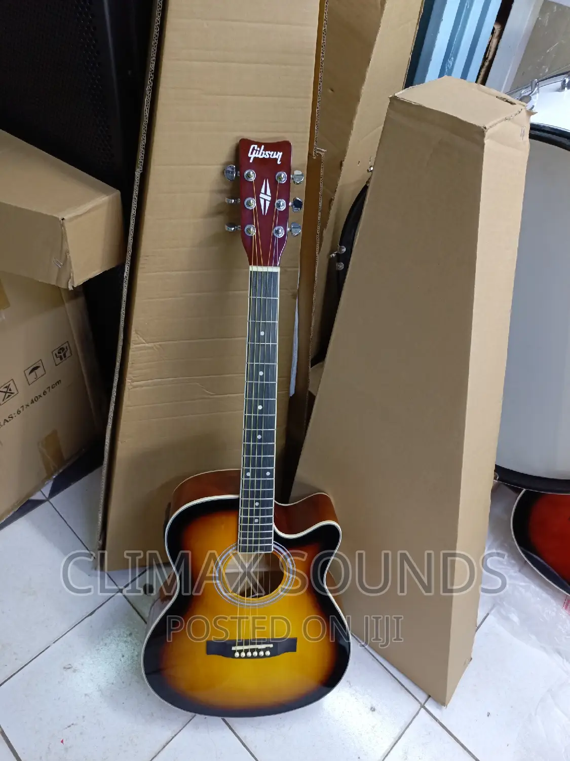 Semi Acoustic Guitar Gibsony