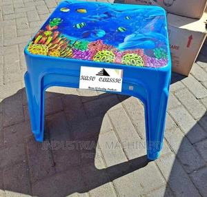 Plastic Table-Squared - thumbnail 2