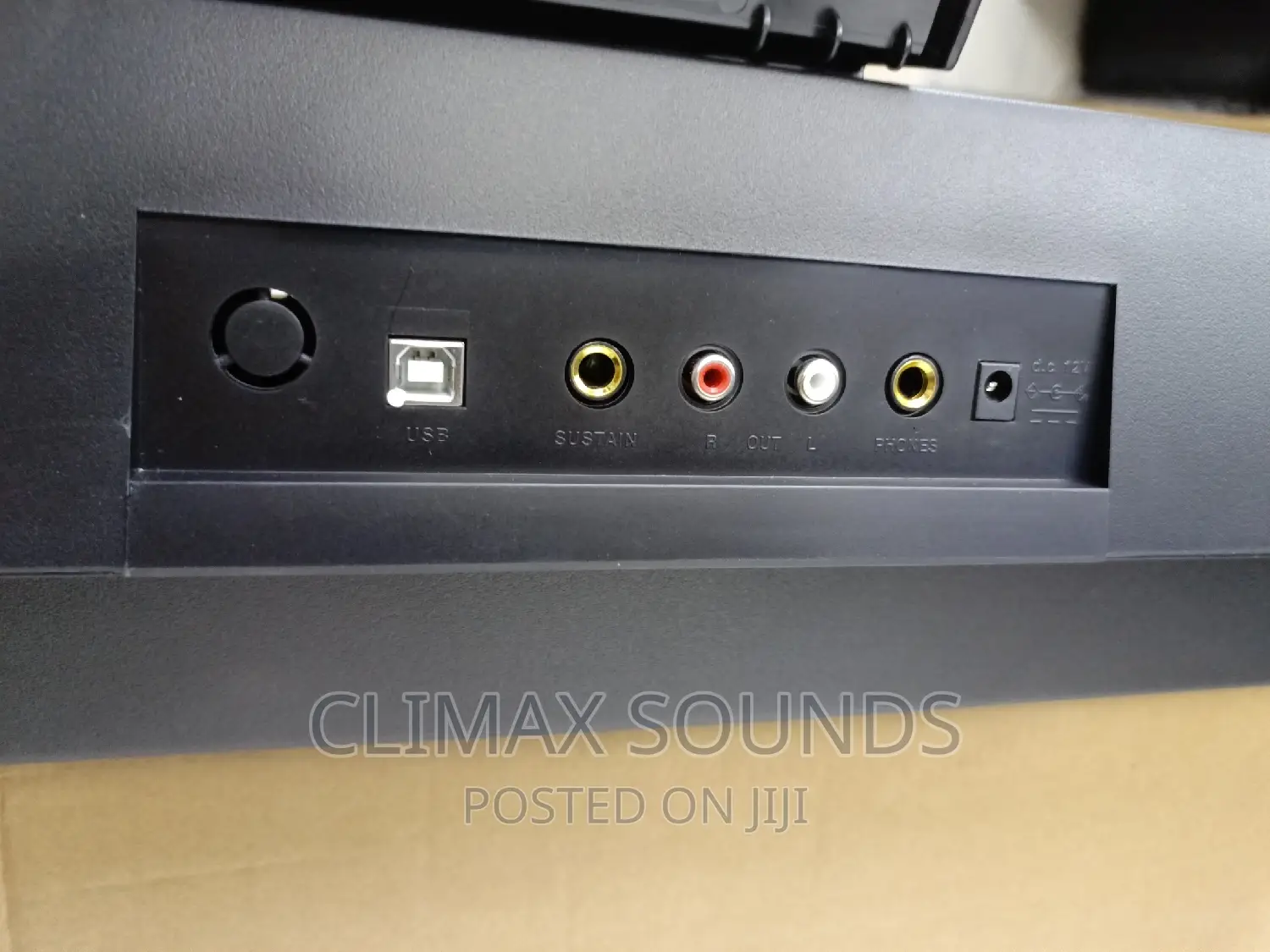 Professional Electronic Keyboard PSR-438