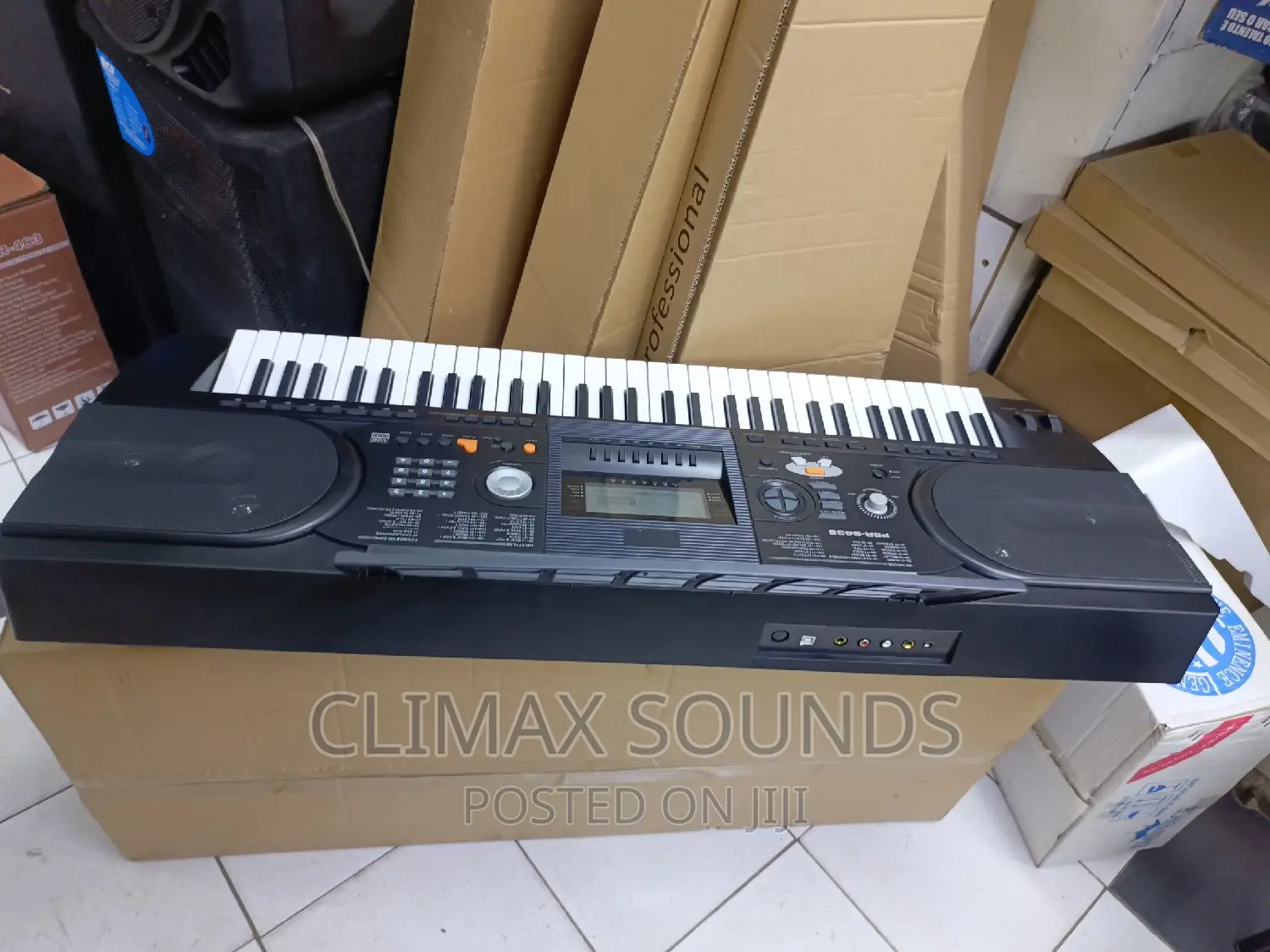Professional Electronic Keyboard PSR-438