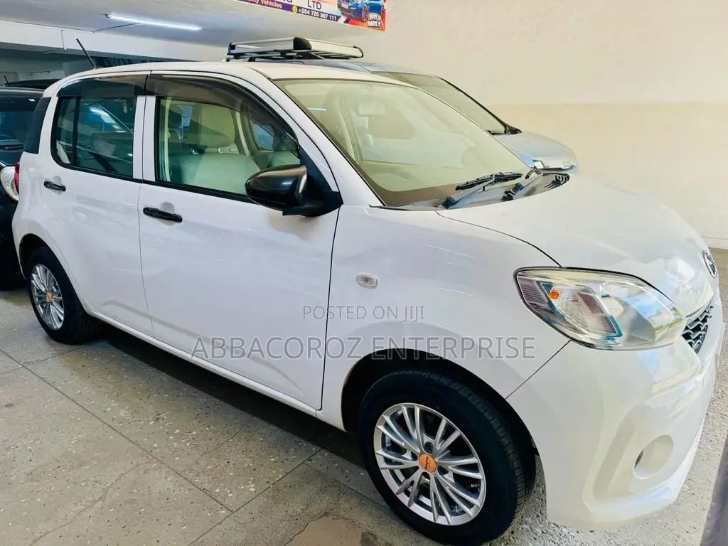 Toyota Passo 2016 Off white