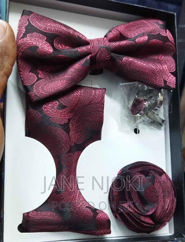 Butterfly Floral Bowtie - thumbnail 3