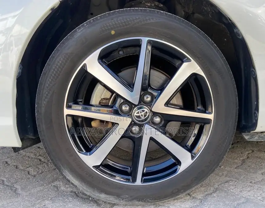 Toyota Corolla Fielder 2016 Gray