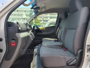 Nissan Caravan (Urvan) 2016 Silver