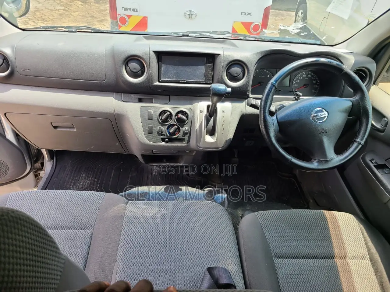 Nissan Caravan (Urvan) 2016 Silver