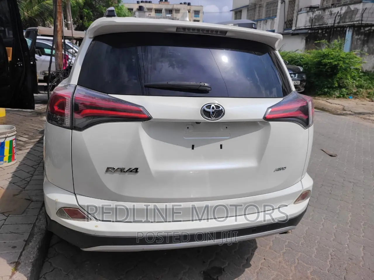 Toyota RAV4 LE AWD (2.5L 4cyl 6A) 2016 White