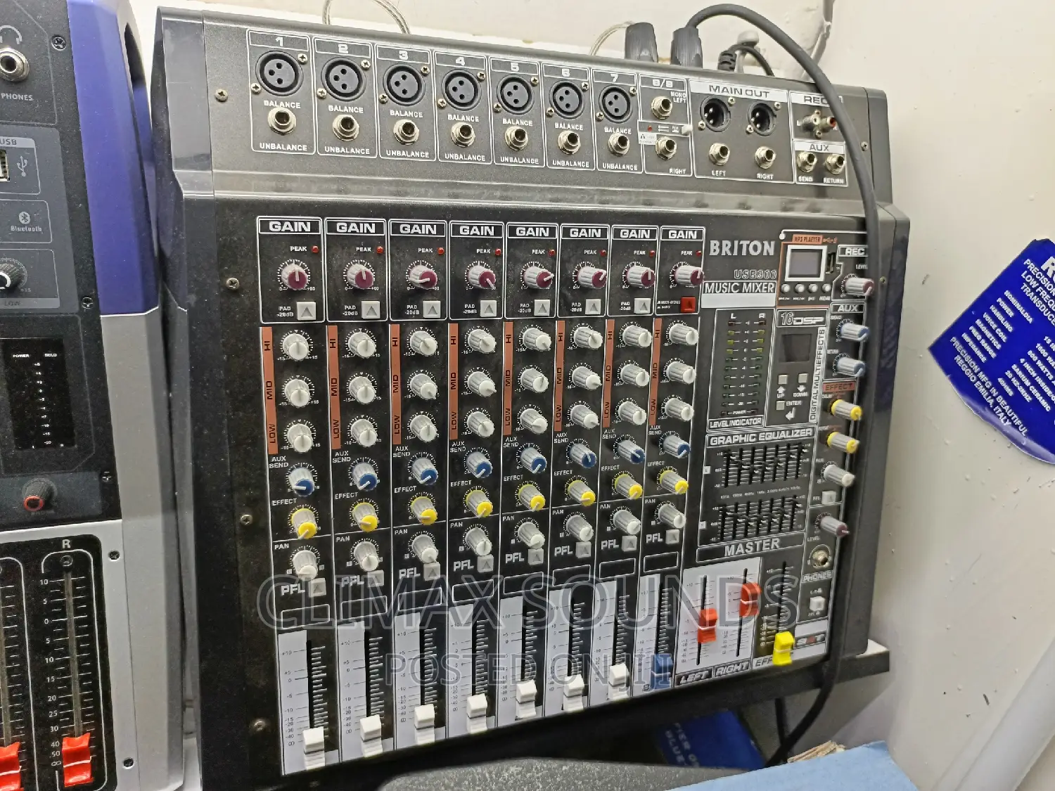 Powered Mixer Britons: 8 Channels