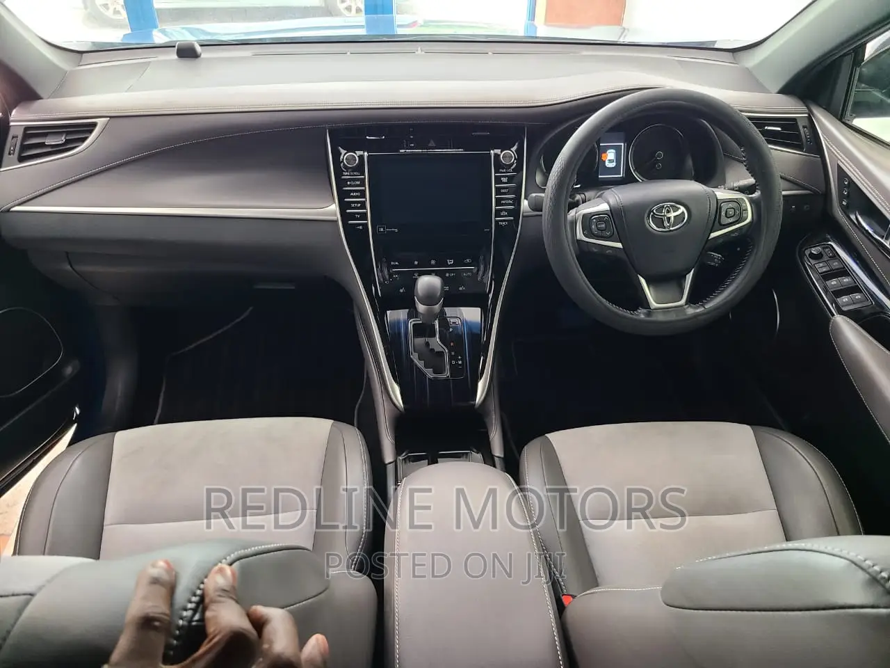 Toyota Harrier 2.0 2017 Blue