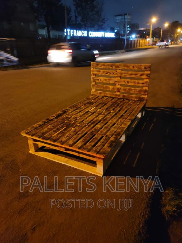 Pallet Bed- 4*6 Blazed Pallet Bed. (#MD8,3)