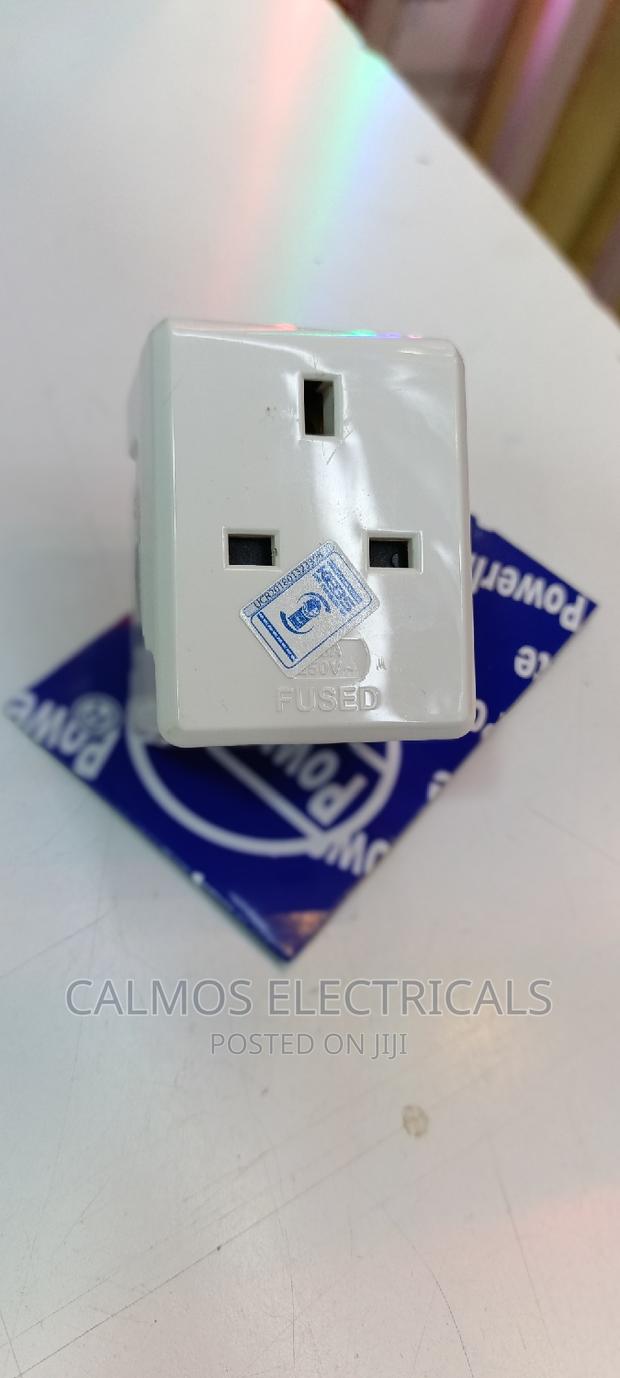 Travel Adaptor Plugs - thumbnail 3