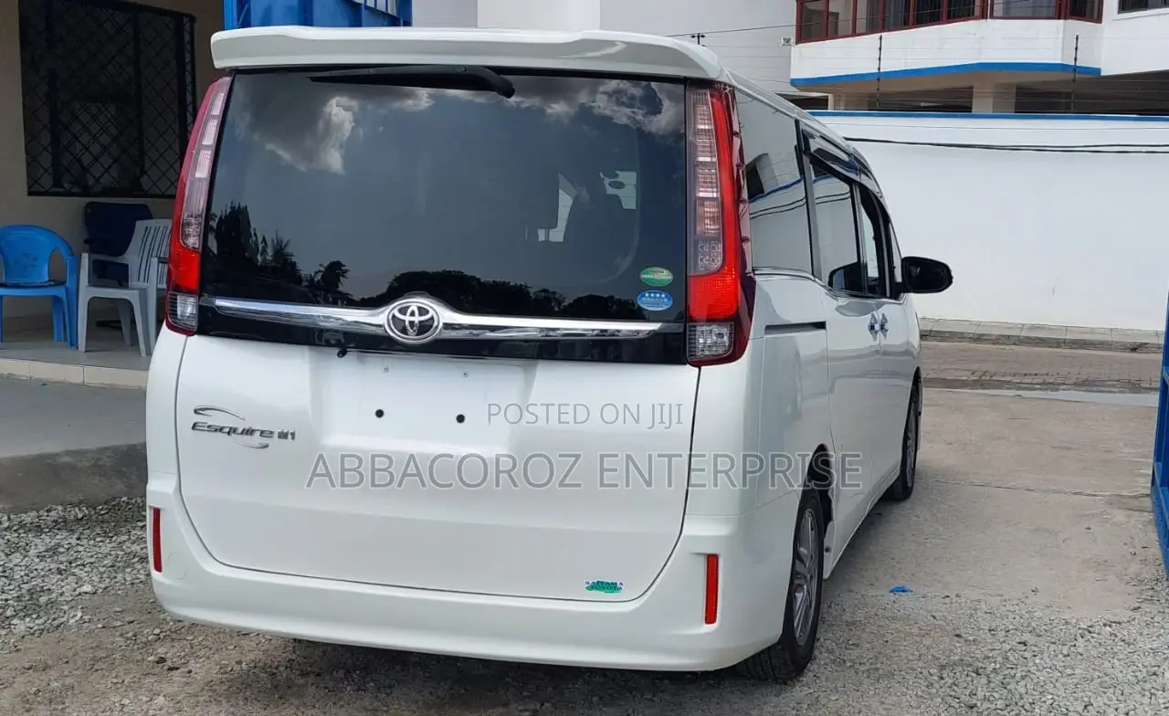 Toyota Esquire 2016 Pearl